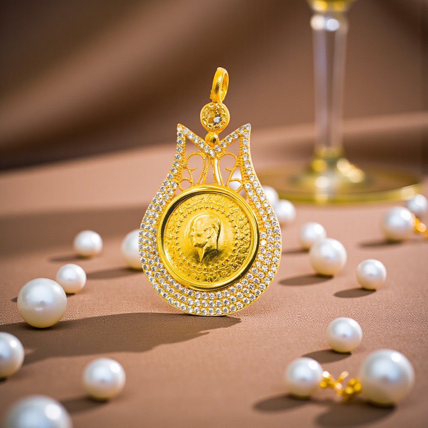 22 Ayar Altın Kaplama Yarım Altınlı Zirkon Taşlı Lale Kolye Ucu