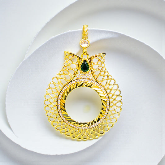 22 Ayar Altın Kaplama Zümrüt Taş Detaylı Lale Şekilli Yarım Altın Uyumlu Kolye Ucu